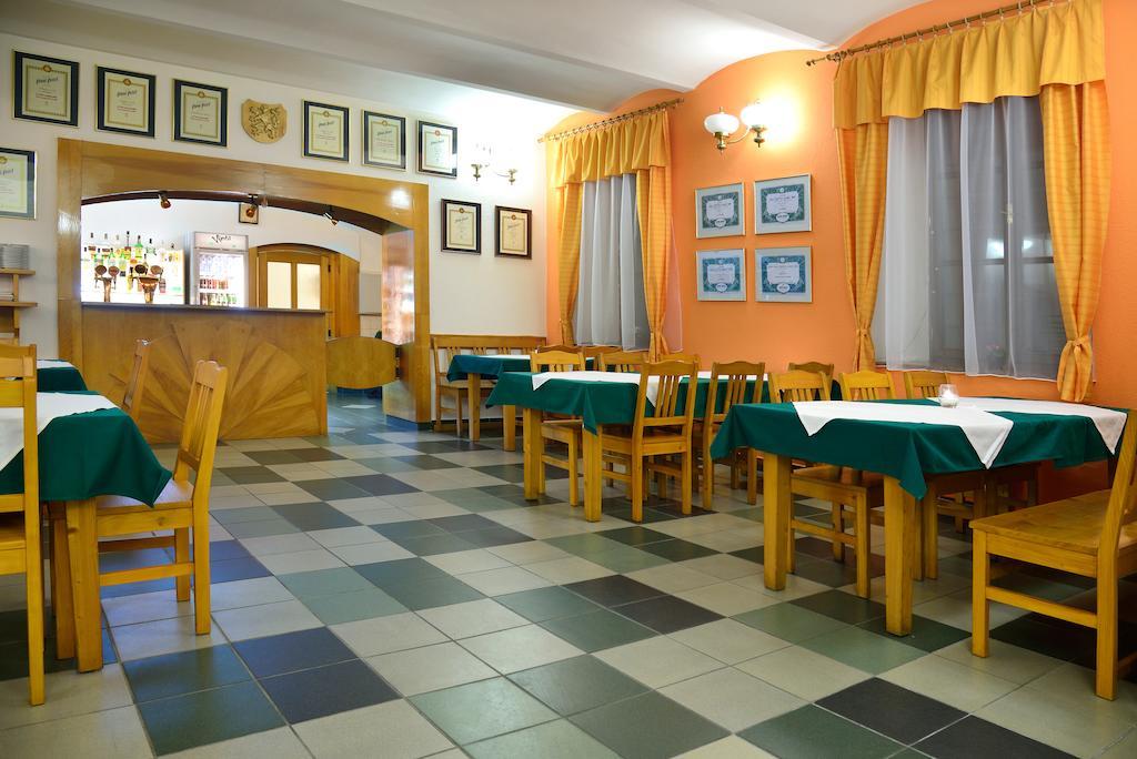 Pivovarsky Dvur Lipan Tyn nad Vltavou Exterior photo